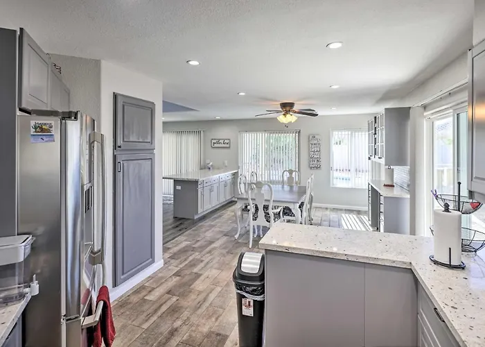 Holiday home Bullhead Pad With Pool And Patio Near River *