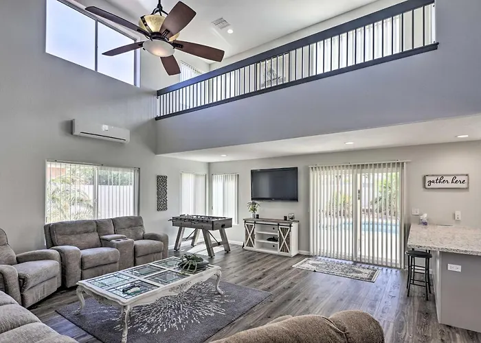 Bullhead Pad With Pool And Patio Near River Holiday home