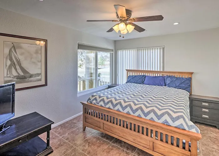 Holiday home Bullhead Pad With Pool And Patio Near River