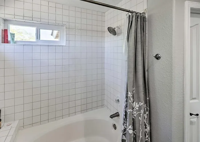 Bullhead Pad With Pool And Patio Near River Holiday home *