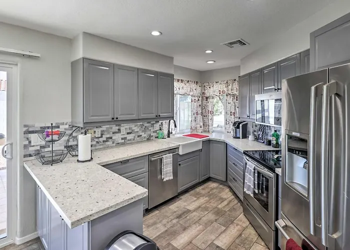 Bullhead Pad With Pool And Patio Near River Holiday home *