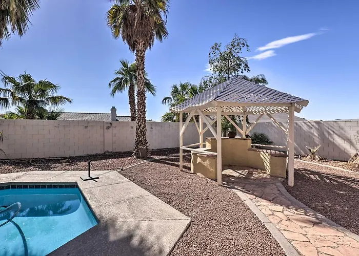 Bullhead Pad With Pool And Patio Near River Holiday home *